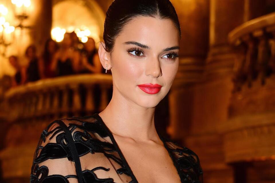 Kendall Jenner Strips Down In Cheeky Nude Photos To Finally Address