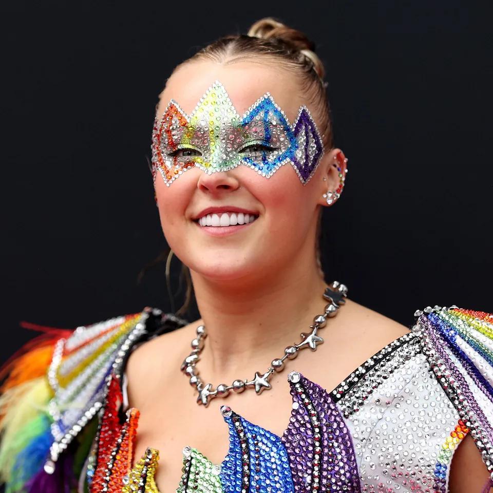 JoJo Siwa Explains Why She No Longer Identifies As A Lesbian NewsBreak
