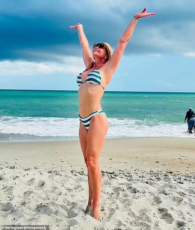 Jaime Pressly Shows Off Her Incredible Summer Body In A Stylish Bikini