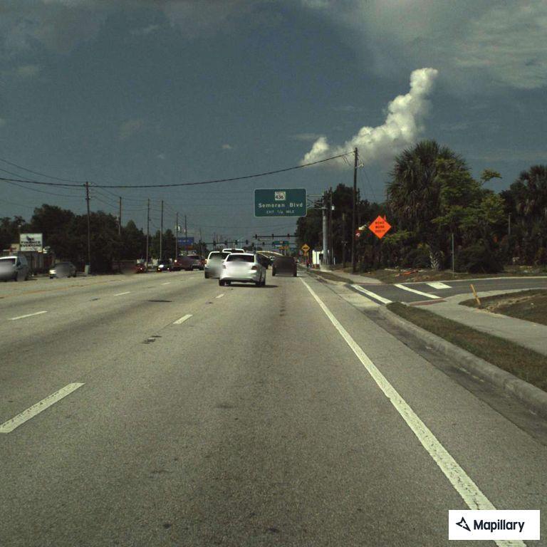 Car crash into building on South US Highway 17-92