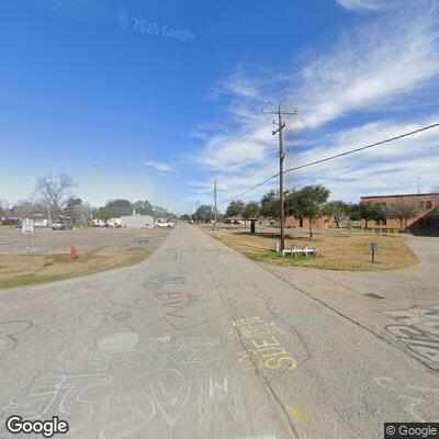 Unresponsive male breathing at street intersection