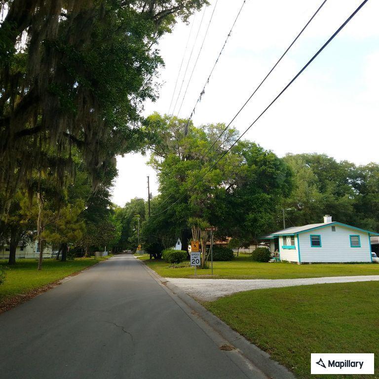 Traffic crash involving gray sedan in Micanopy