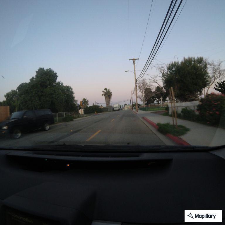 Single-vehicle crash reported on 8th Street
