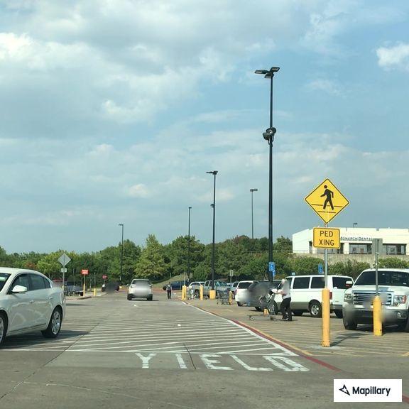 Dog left barking in closed car at Walmart Super Center
