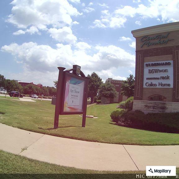 Reckless gray pickup swerving on Southlake Boulevard