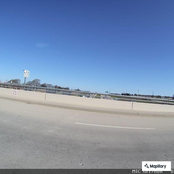Reckless 18-wheeler swerving on US-75 near Melissa