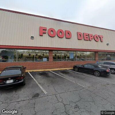 Man flees after fight with store employees