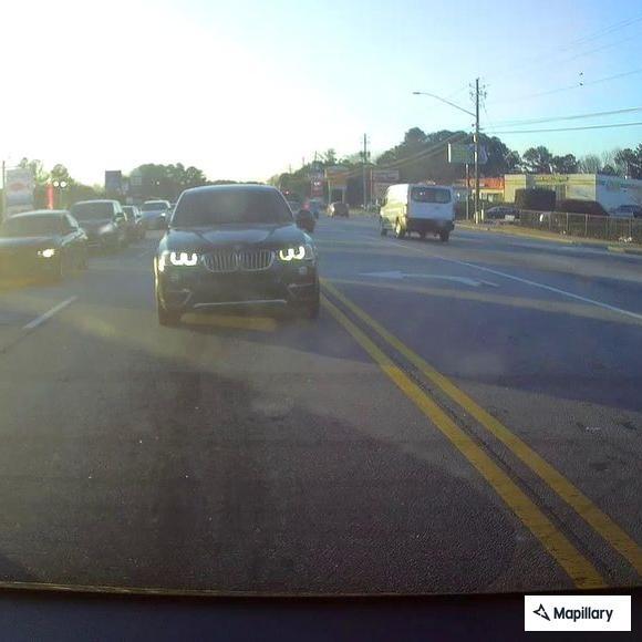 Man refuses to leave store on Jonesboro Road