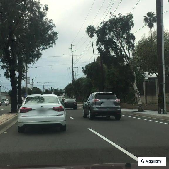 Driver flees after crash at Rosecrans and La Mirada