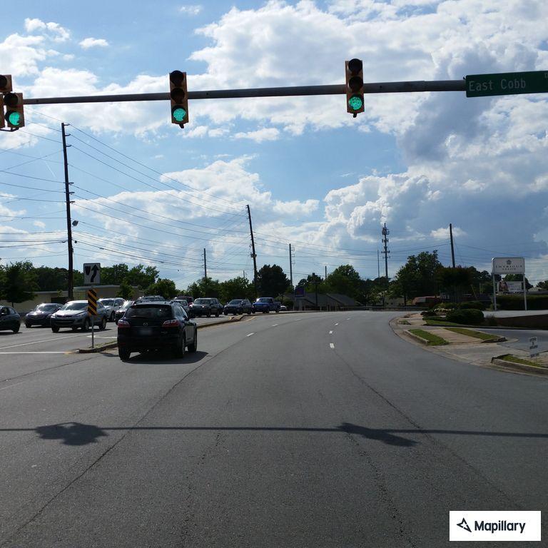 Minor crash at East Cobb Drive and Johnson Ferry Road