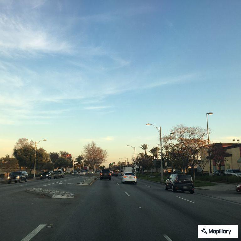 Male in twenties self-harming with razor at Washington Blvd