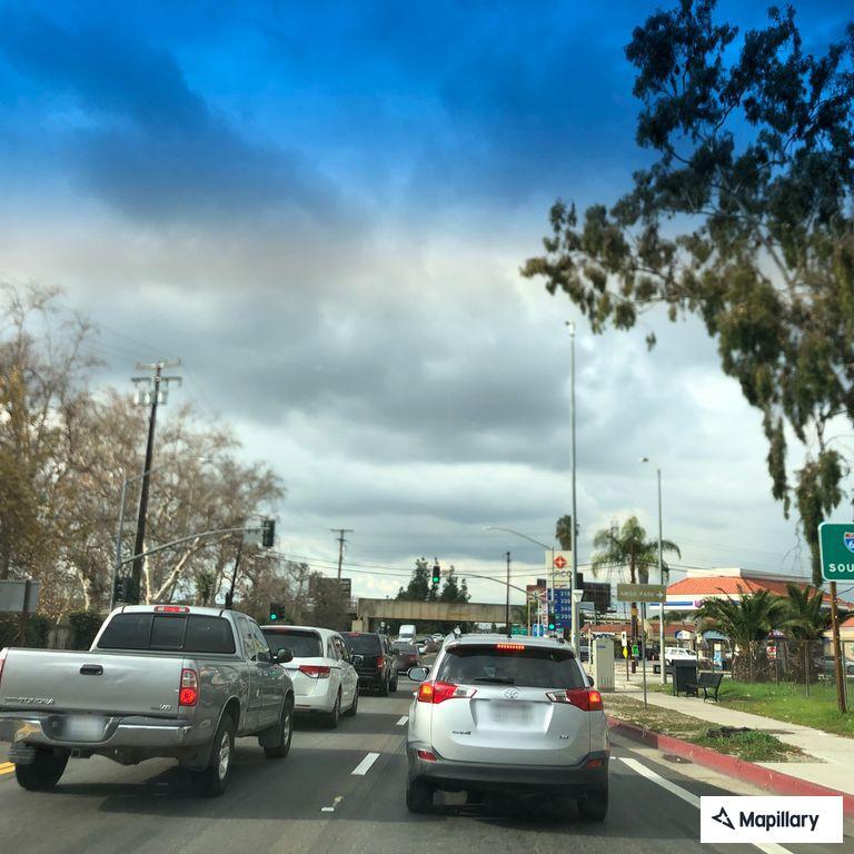 Reckless minivan swerving near Whittier and Esperanza