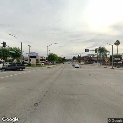 Man cuts vehicle door with knife in La Puente