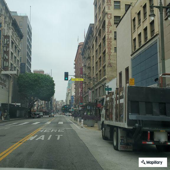Robbery suspect detained at 6th and Broadway