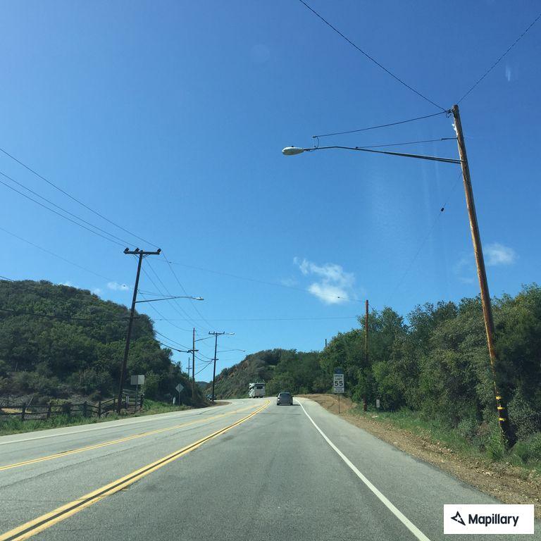 Reckless driver speeding near tunnel on Kanan Dume