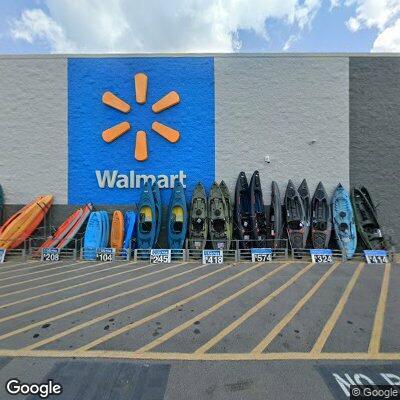 Stalled SUV blocking turn lane near Walmart