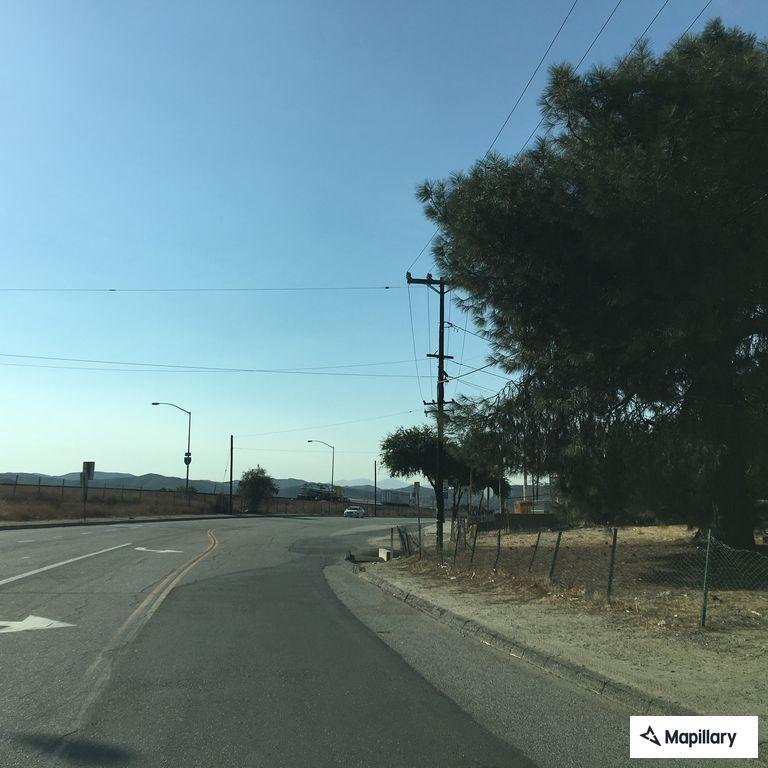 Clerk threatened after theft at Castaic gas station