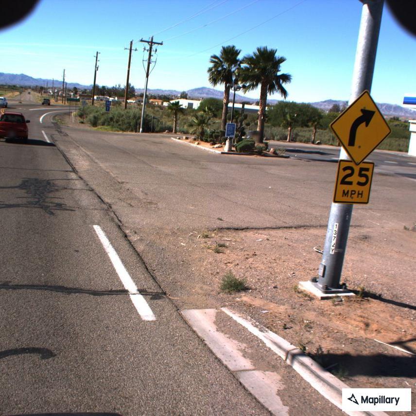 Small brush fire near Highway 95 in Mohave Valley