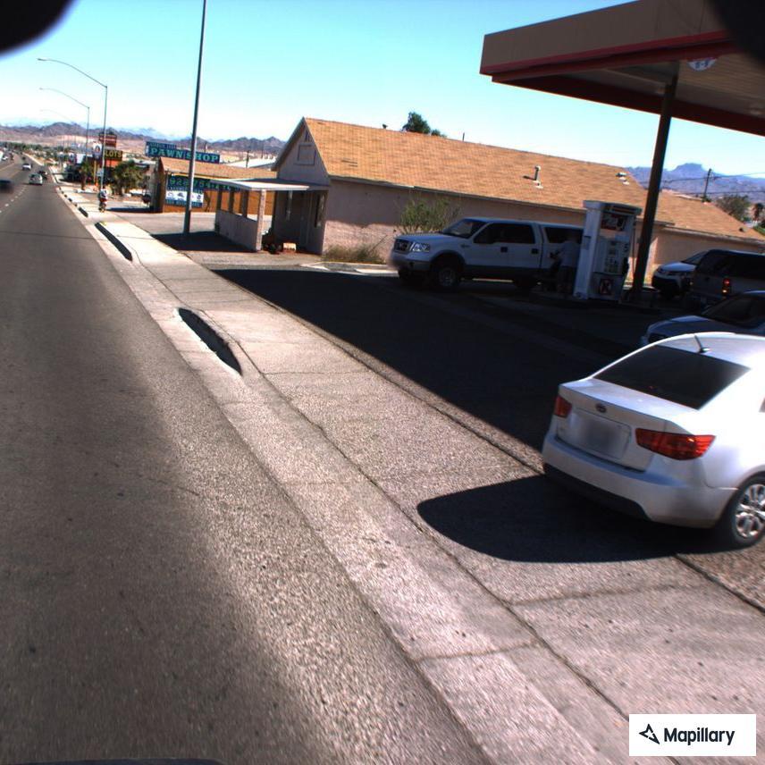 Non-injury crash blocking east side of highway