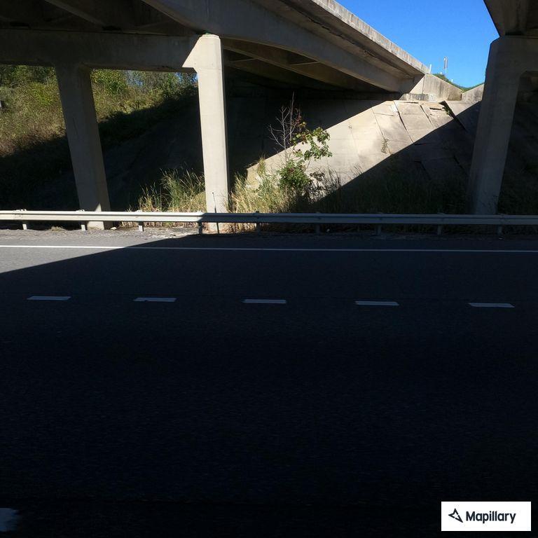 Disabled vehicle slowing traffic on I-24 mountain