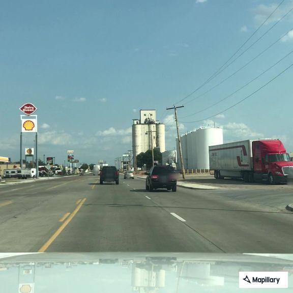 Tow truck requested for Hyundai on US 87 near Dalhart