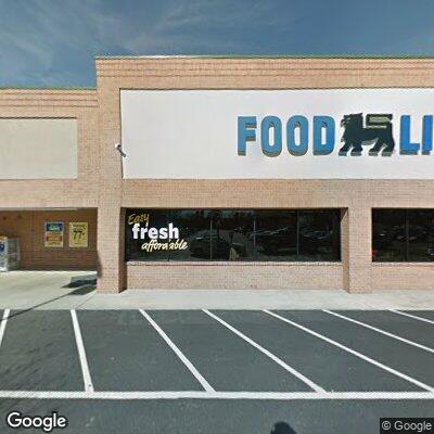 Man injured foot by pallet jack at grocery store