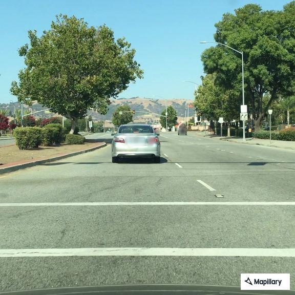 Crash on US-101 causes back injury and lane blockage