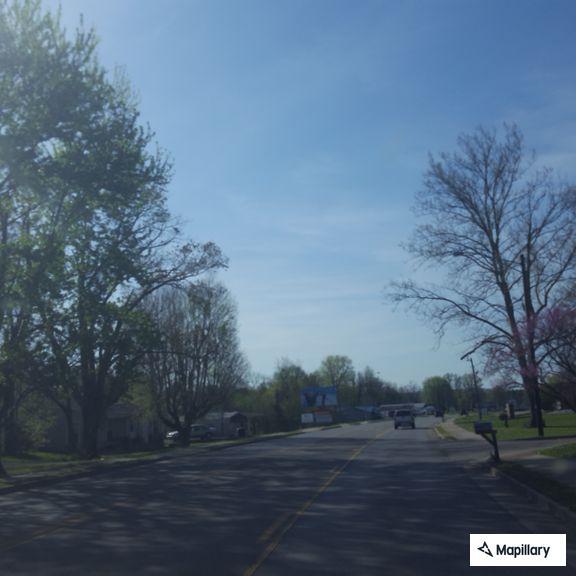 Reckless sports cars speeding north on US-31W
