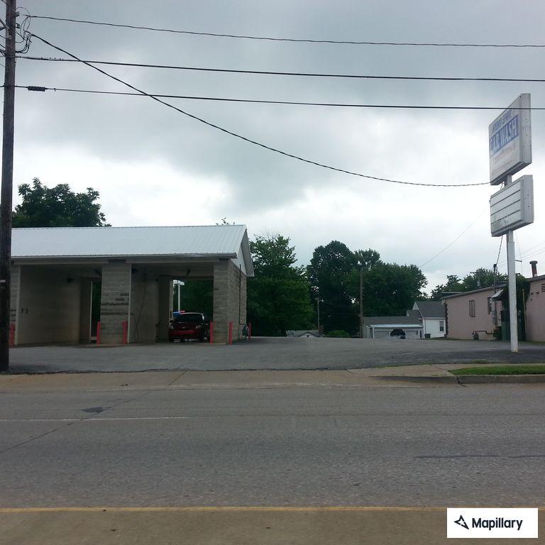 Reckless blue pickup reported near Main and McLaughlin