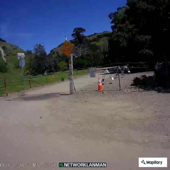 Driver reports donuts in white Lexus near Calaveras