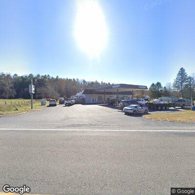 Disabled vehicle at Mountain View Country Store