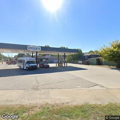 Man yelling profanities outside Hucks store