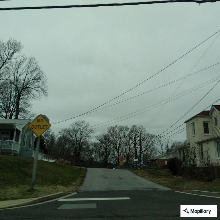 Reckless driver entering oncoming traffic