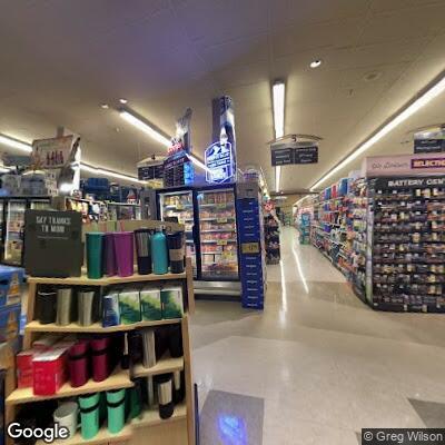 Fight between couples at Safeway