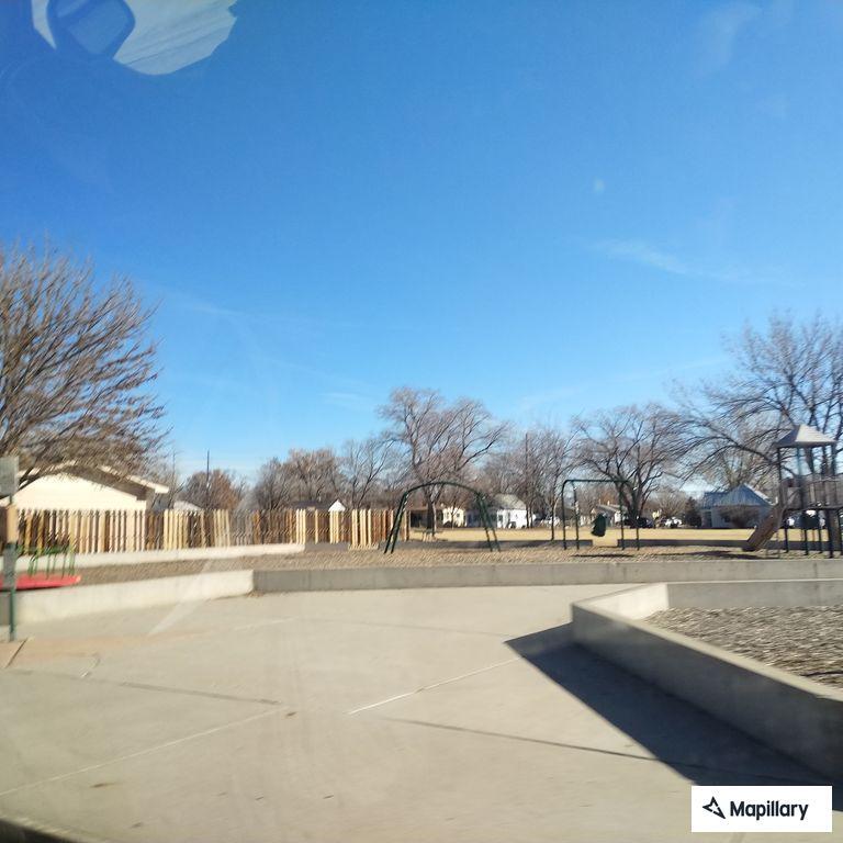 Man flees officer on foot at Reed Park