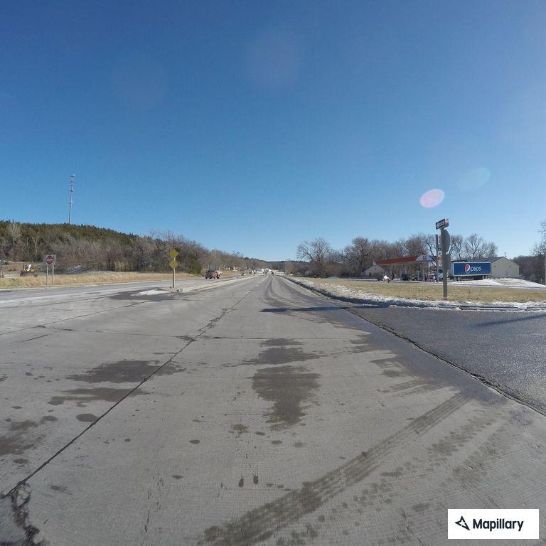 Erratic driver blocking lane on K-18 near Manhattan
