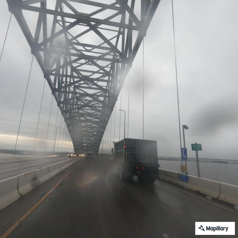 Vehicle blocking lane on Key Bridge cleared