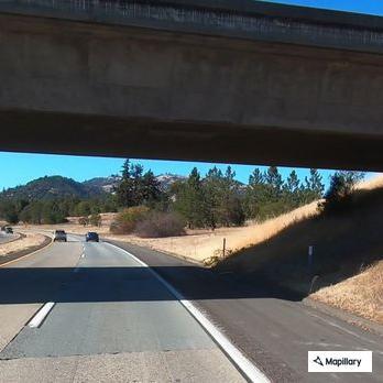 Driver in swerving Honda Pilot on Highway 101