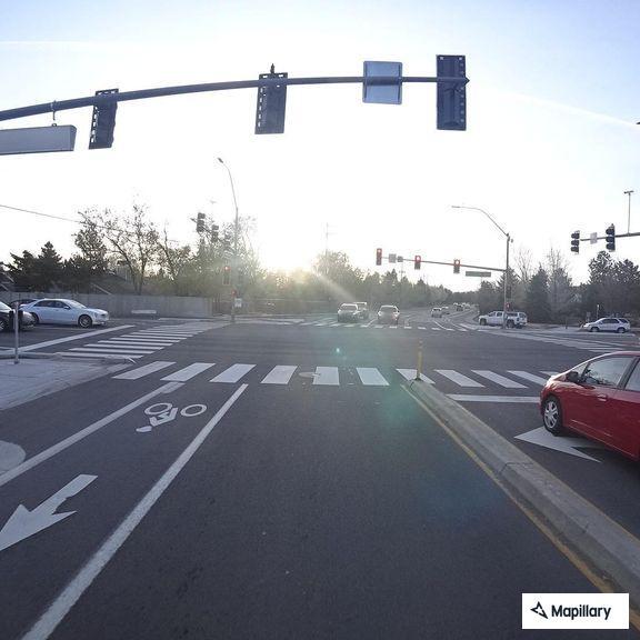 Disabled truck blocking turn lane traffic