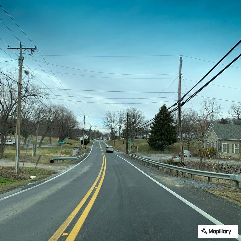 Traffic crash with injuries on Williamsport Pike