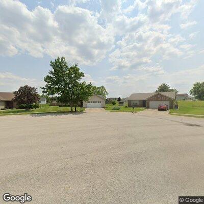 Person having breathing problem near Cottonwood Court in Greencastle