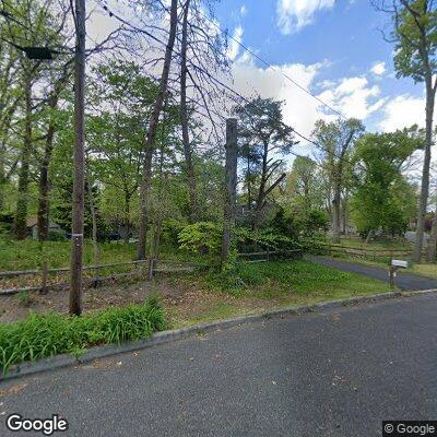 Person experiencing chest pain near New York Ave