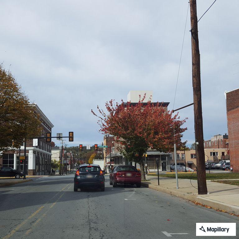 Apartment building fire on Locust Street in Columbia