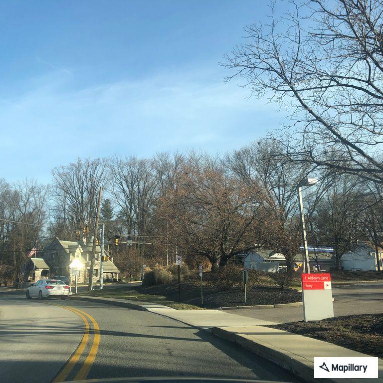 Crash at East Lancaster and Sproul roads