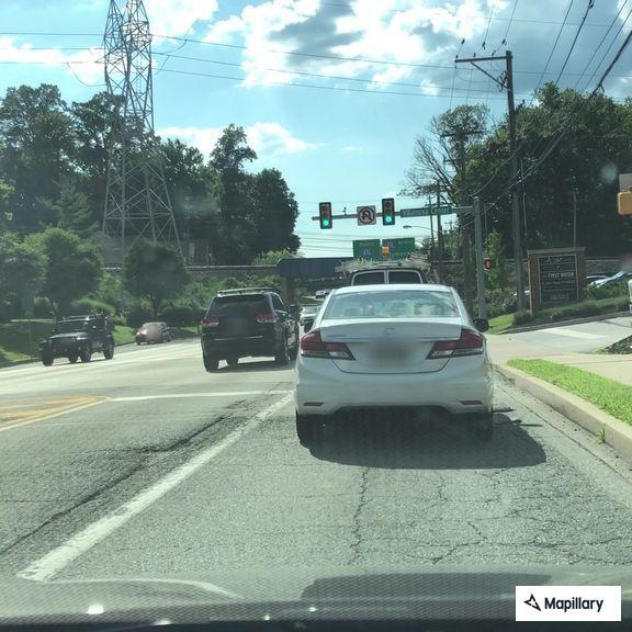 Traffic crash with injuries on East Lancaster Avenue