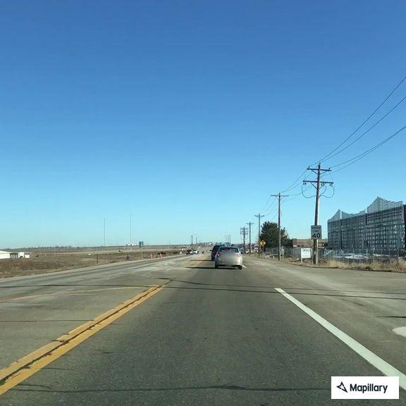 Traffic crash with injuries on Highway 52