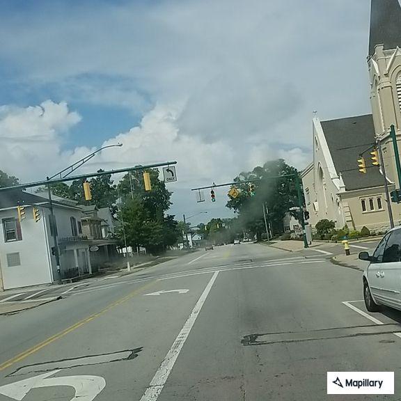 Person having breathing difficulty near north roar street in Urbana