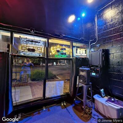 Large bar crowd threatens staff in Urbana