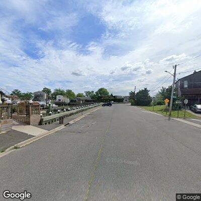 Female having difficulty breathing near Bellmore