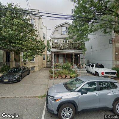 Patient experiencing chest pain near 52nd Street, West New York